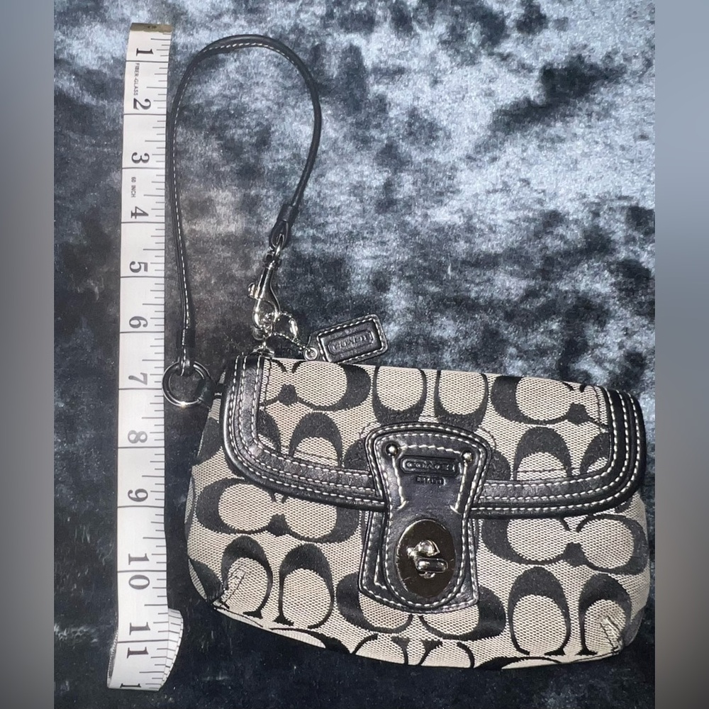 Coach Legacy Black & Tan Signature Canvas Wristlet with Turn-Lock vintage EUC ♥️ - Picture 12 of 13